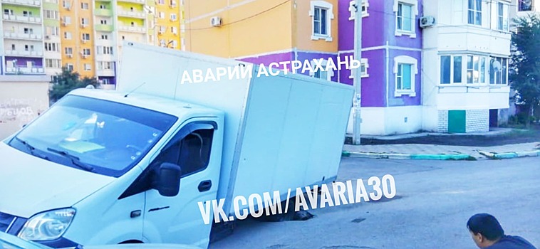 Астраханские дороги удивляют новыми провалами