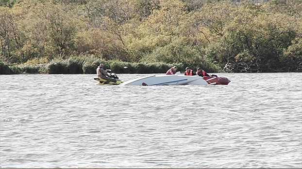 Гидросамолет упал в озеро на Камчатке