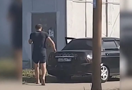 Напавшего на отца с ребенком в Саратове автохама наказали рублем