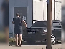 Напавшего на отца с ребенком в Саратове автохама наказали рублем
