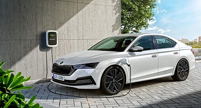 Skoda сообщила о ценах на гибридные версии
