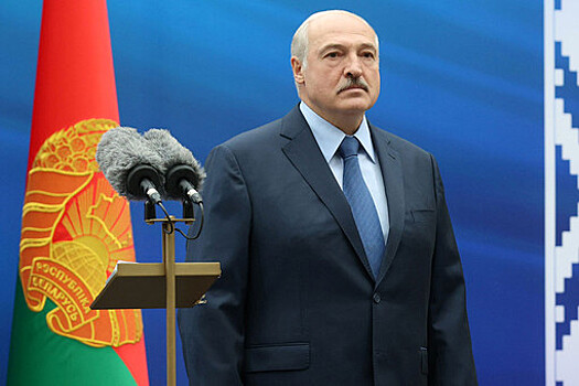 Лукашенко заявил, что не отдаст власть