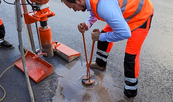 В Волгограде тестируют асфальт на отремонтированных улицах
