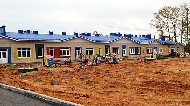Владимир Климов проверил ход строительства детского сада в Фаленском районе