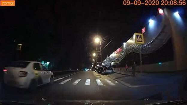 В Пензе водитель такси заметался по дороге и едва не устроил ДТП