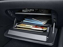 Две причины не хранить документы на машину в бардачке