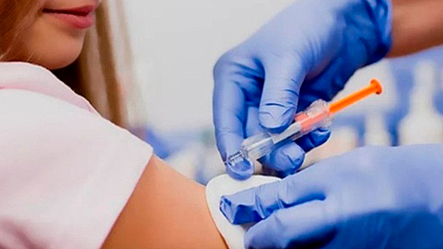 Первая партия отечественной вакцины от коронавируса направлена в регионы России