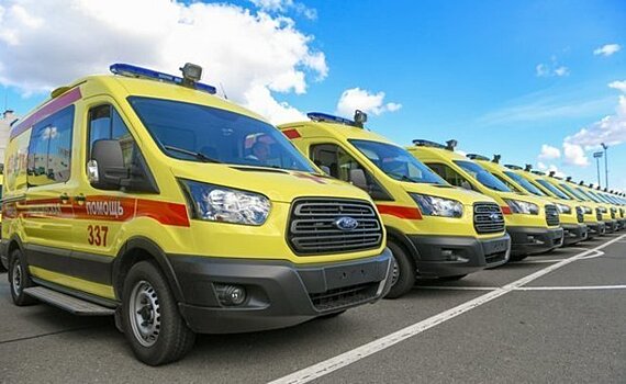 Врачи Татарстана получили ключи от новых машин скорой помощи