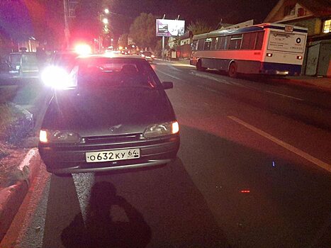 Женщина пыталась ночью перебежать проезжую часть, но попала под колеса машины