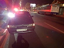 Женщина пыталась ночью перебежать проезжую часть, но попала под колеса машины