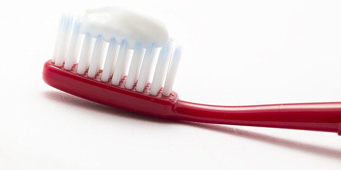 Не паста, а отрава: стоматолог рассказал, как правильно выбирать средство для полости рта