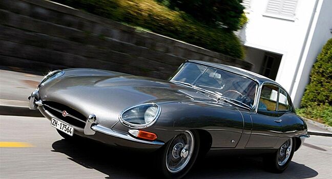 Jaguar E-type, аналогичный автомобилю Брижит Бардо, можно приобрести на Авто.ру