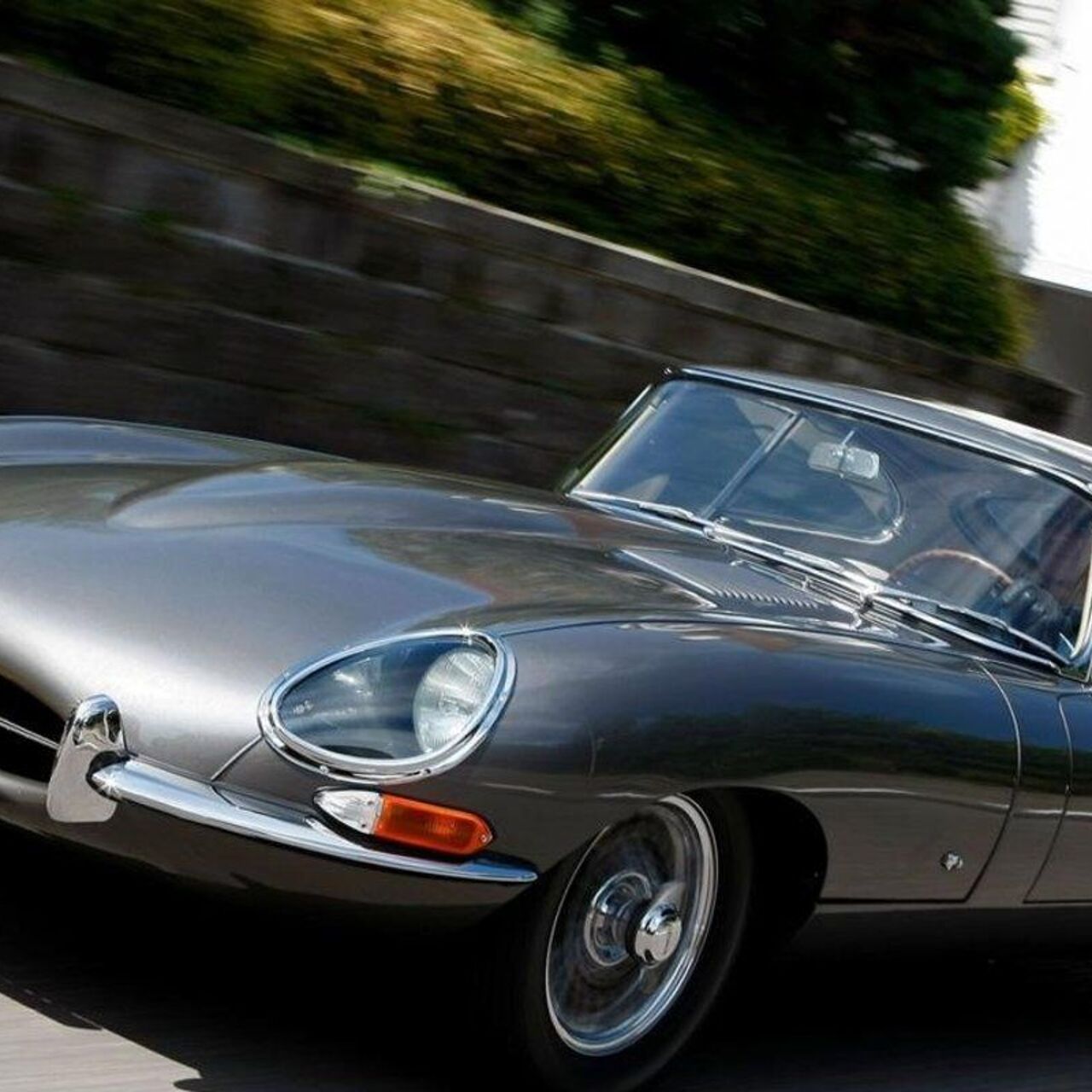 Jaguar E-type, аналогичный автомобилю Брижит Бардо, можно приобрести на Авто.ру  - Рамблер/авто